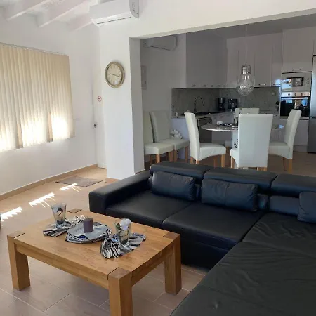 酒店 Casa-emilia-8-personen 3*