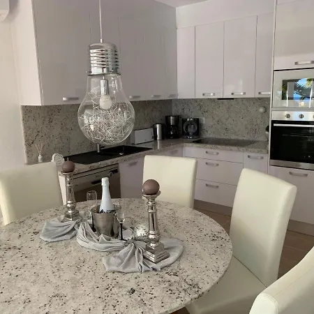 Otel Casa-emilia-8-personen