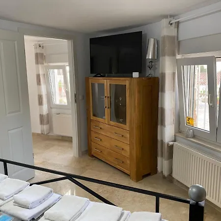 Otel Casa-emilia-8-personen 3*